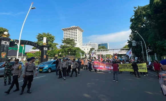 Tolak Negara Dikuasai Tentara! Aliansi PERISAI Gelar Demo Berantai di Tiga Titik Strategis