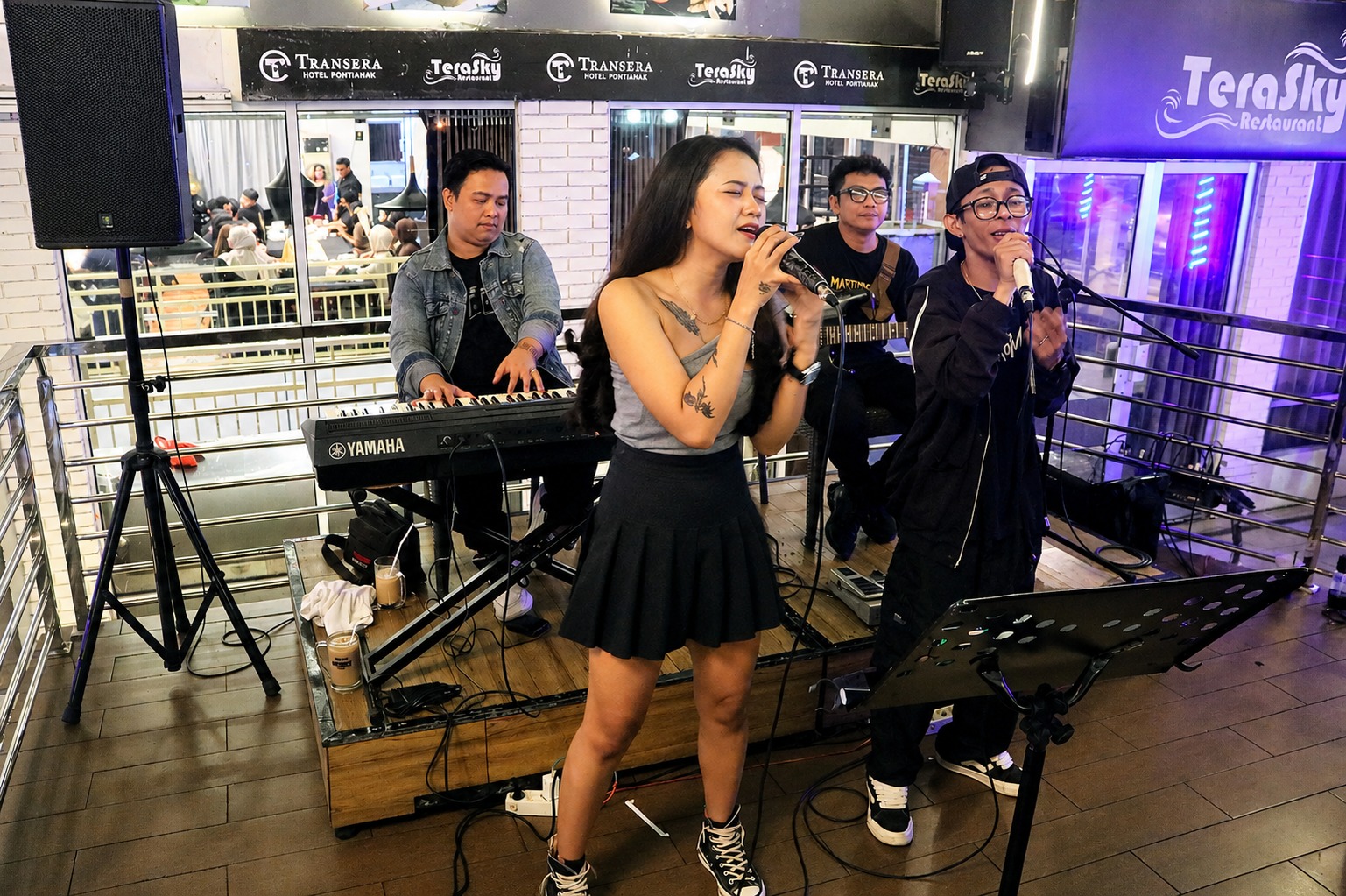 Transera Hotel Pontianak Hadirkan Live Music Setiap Hari dan Promo Kamar Pintar
