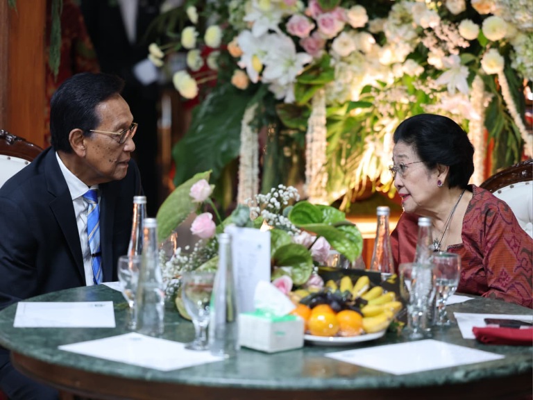 Sri Sultan HB X dan Megawati Berbincang Akrab di Pernikahan Igo-Emily di Yogyakarta