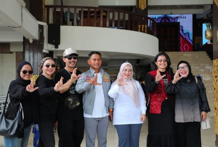 Kejutan di Satu Dekade Ladies Scooter, Wali Kota Banjarmasin Hadiahkan Vespa Pribadinya