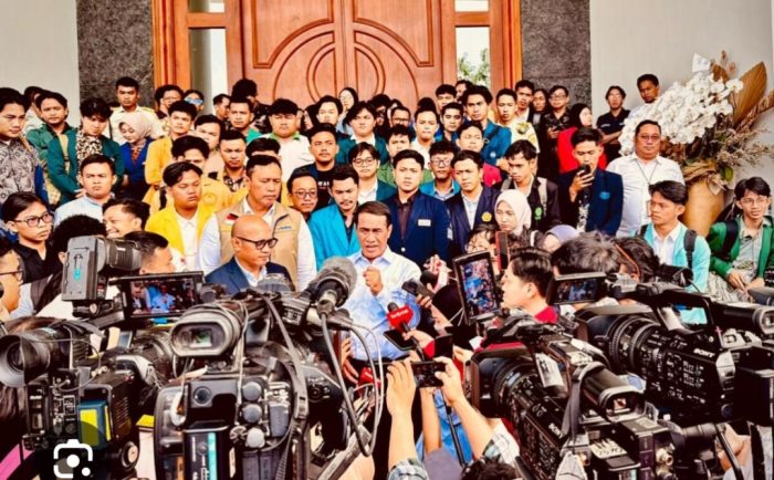 Strategi 'Pelukan' Kekuasaan Jinakan Nalar Kritis Kampus