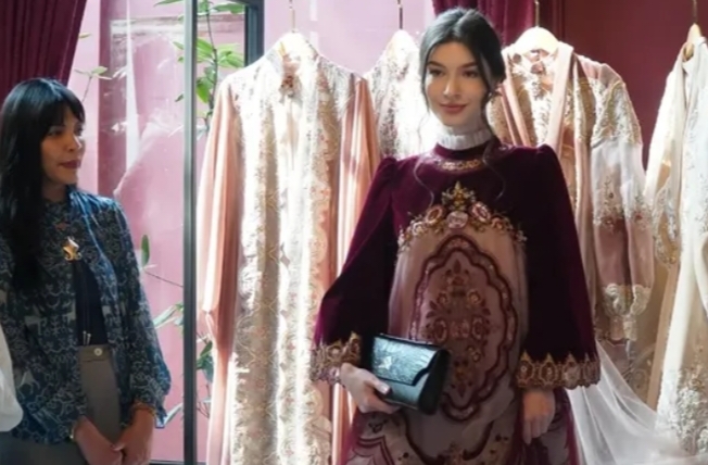 Pesona Puspa Couture Collection: Perpaduan Epik Tradisi Nusantara dan Klasik Eropa Pukau Ketua TP PKK Banjarmasin