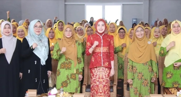 Hadiri Milad 'Aisyiyah ke-109, Ketua TP PKK Kalteng: "Perdamaian Dunia Dimulai dari Keluarga"