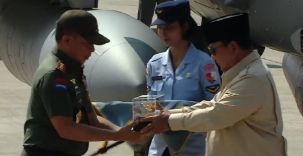 Prabowo Serahkan Skuadron Rafale dan Falcon ke TNI, Kekuatan Udara RI Makin Gahar!