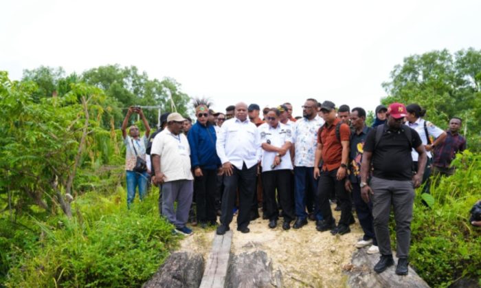 Gubernur Fakhiri Prioritaskan Jalur Barat dan Bandara Serui untuk Dorong Ekonomi Papua