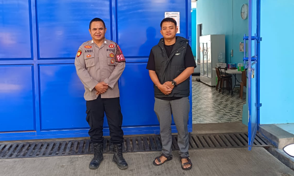 Polisi Kawal Ketat Produksi Ribuan Porsi Makan Bergizi Gratis Majalengka di Desa Palabuan