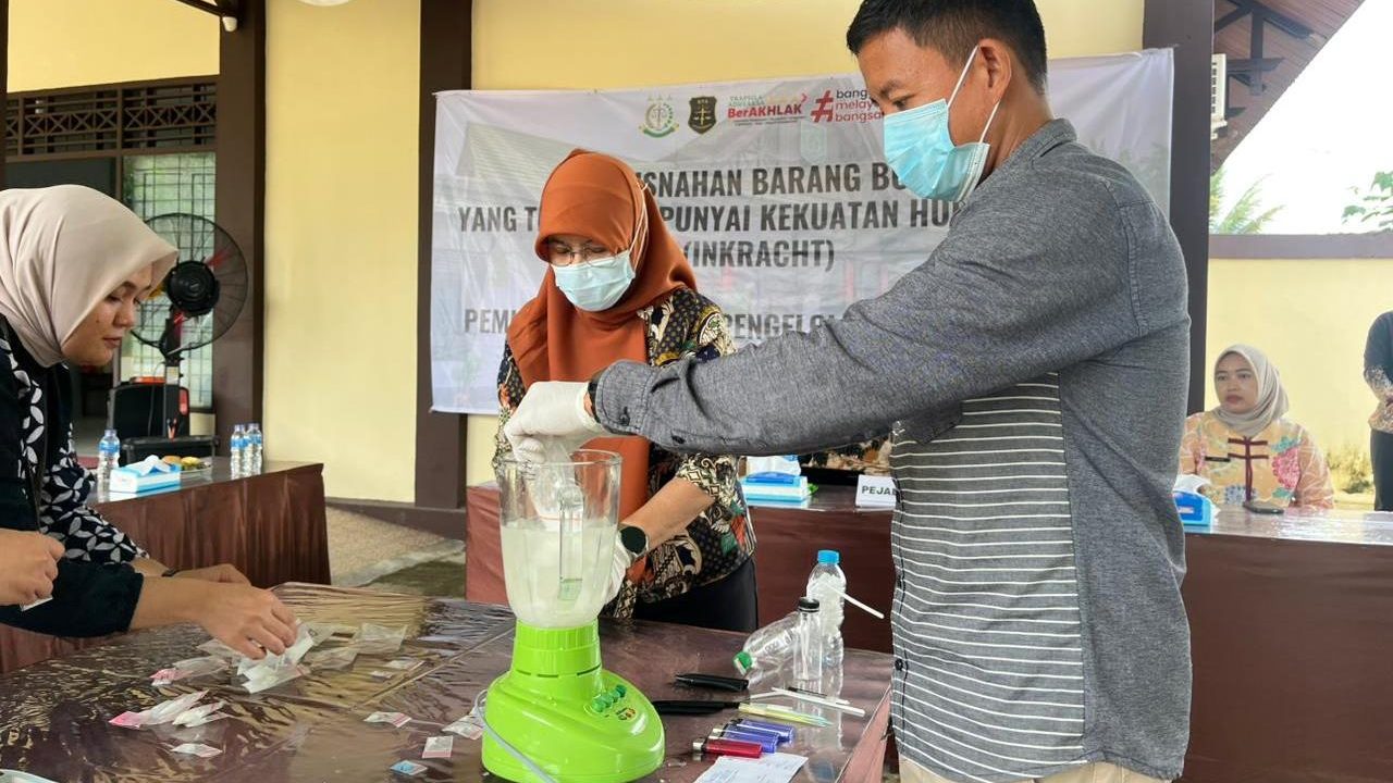 Kejaksaan Negeri Sanggau Musnahkan Barang Bukti 51 Perkara Pidana Inkracht