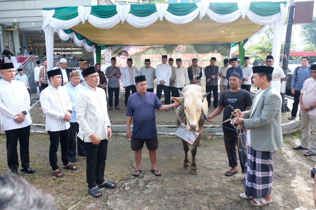 Polda Kalbar Salurkan Ratusan Hewan Kurban Saat Perayaan Iduladha di Pontianak
