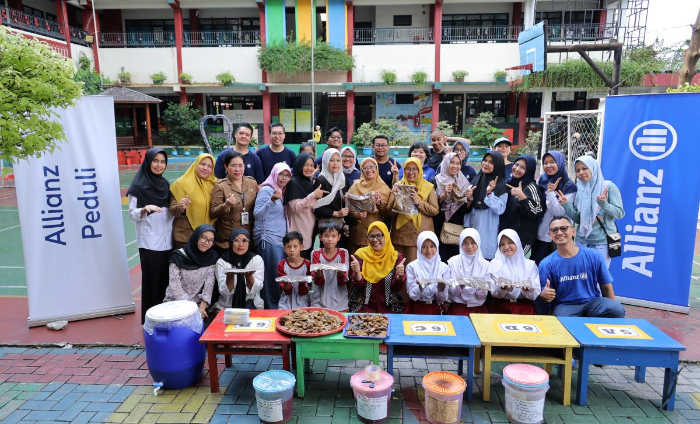 Program Eco Enzyme Allianz Naik Kelas, Ciptakan Produk Bernilai dari Sampah Organik