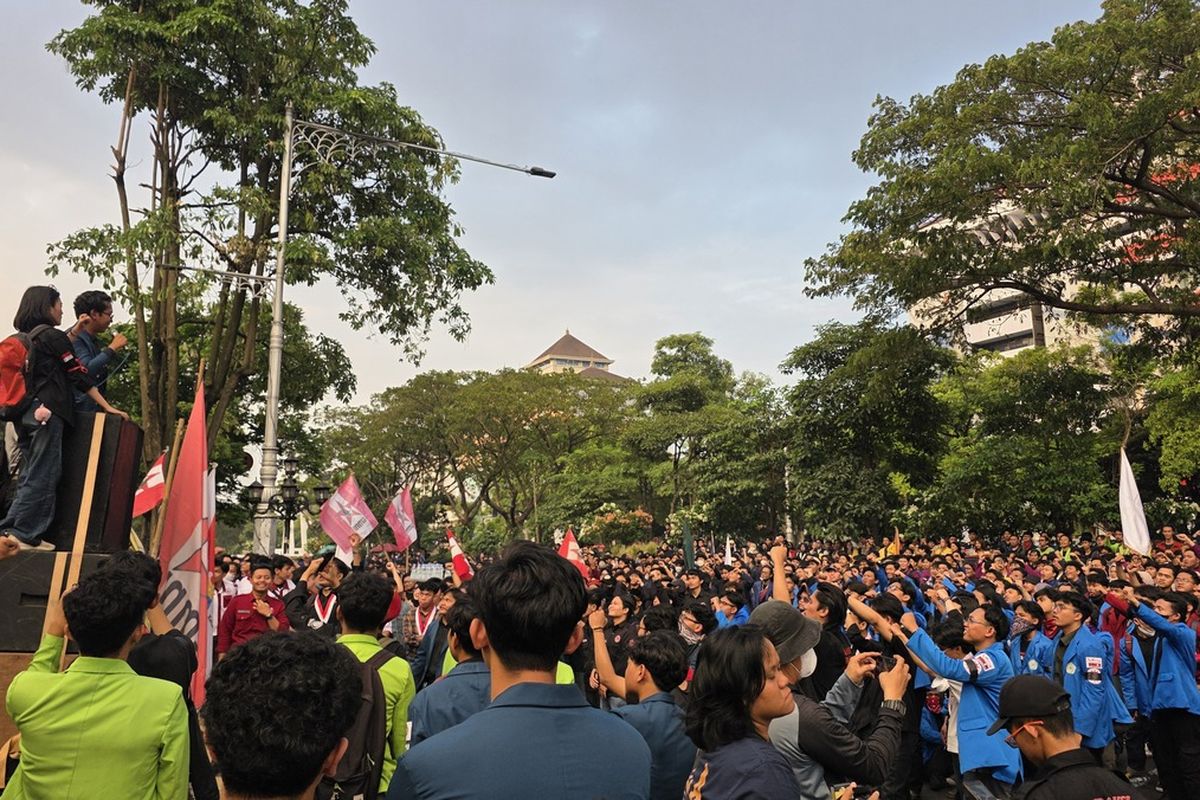 Soroti Celah Korupsi, Ribuan Mahasiswa di Semarang Desak Evaluasi Total Program Makan Gratis dan Koperasi Desa