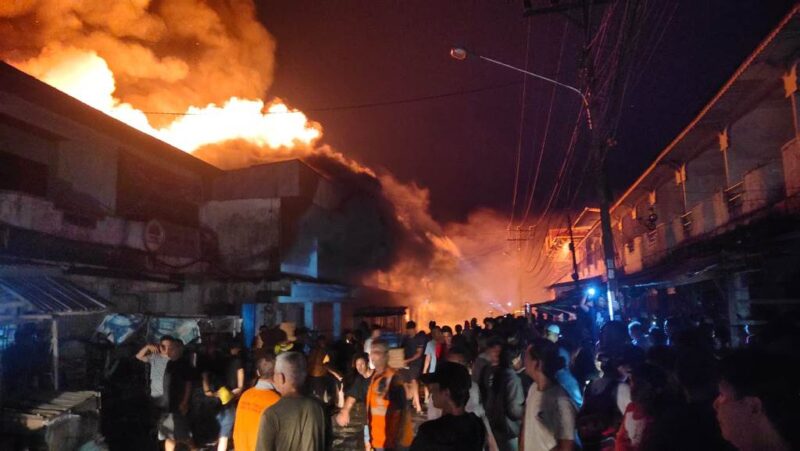 Warga Tangkap Pria Terduga Pelaku Penjarahan di Lokasi Kebakaran Pasar Pagi Sungai Pinyuh