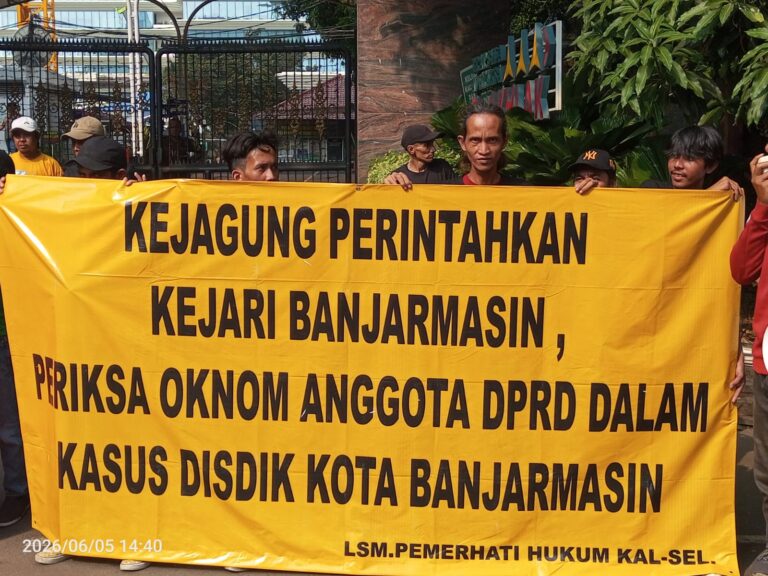 Geruduk Kejagung, Massa Tuntut Tuntaskan Skandal Korupsi Sekolah Digital Banjarmasin