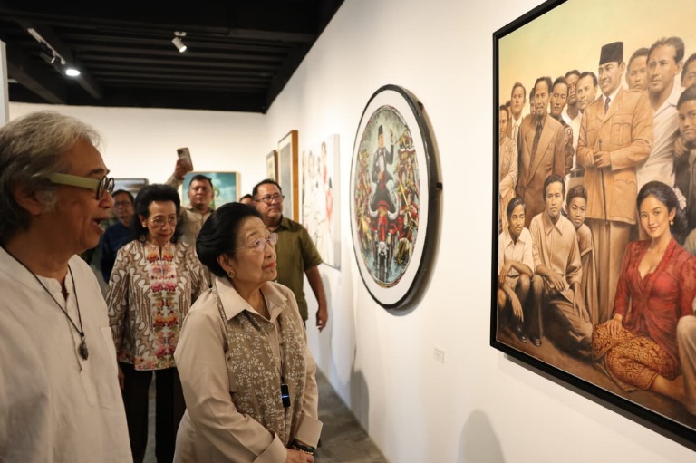 125 Tahun Bung Karno, Megawati dan GKR Hemas Buka Pameran Seni Rupa “Mata Hati Soekarno” di Yogya