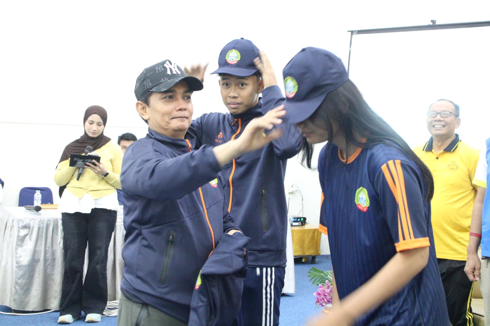 Kontingen POPDA Kota Pontianak Resmi Dilepas, Target Pertahankan Juara Umum Kalbar 2026