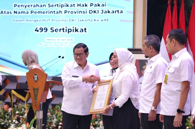 Pemprov DKI Terima 499 Sertifikat SHP dari Kementerian ATR