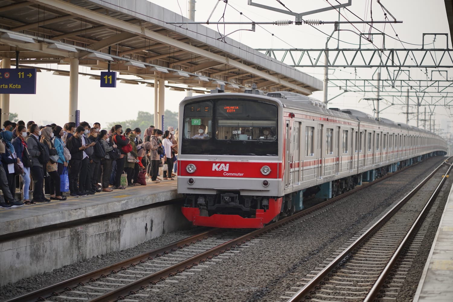 Elektrifikasi Jalur KRL Tanah Abang Sampai Rangkasbitung Dipatok Selesai Tahun Depan