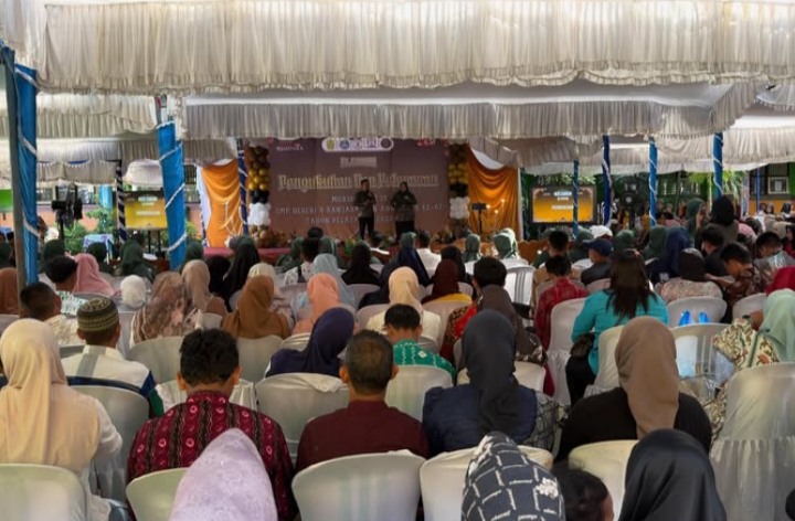 Hadiri Pelepasan Siswa SMPN 9, Wali Kota Banjarmasin Berpesan Terus Belajar dan Bermimpi