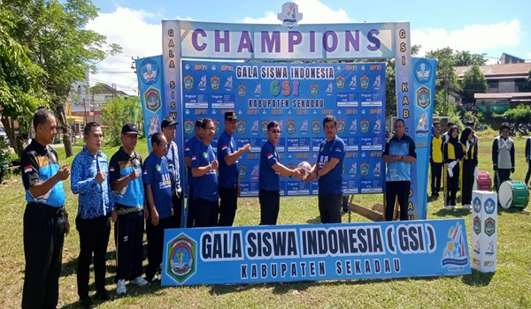 Pencarian Atlet Sepak Bola Muda Melalui Gala Siswa Indonesia Sekadau Resmi Dimulai