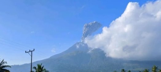 Catat Belasan Kali Erupsi Gunung Lewotobi Laki-Laki Tetap Berstatus Siaga Hari Ini