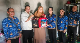 Wali Kota Singkawang Serahkan Santunan Jaminan Kematian Untuk Pekerja Rentan