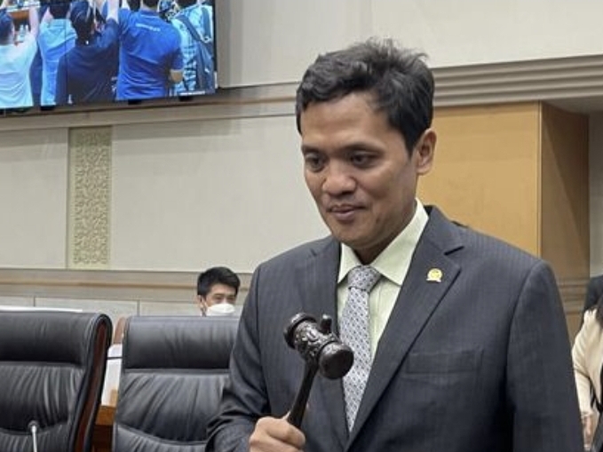 Degradasi Fungsi DPR Dari Hakim Anggaran Menjadi Tim Sukses Polri