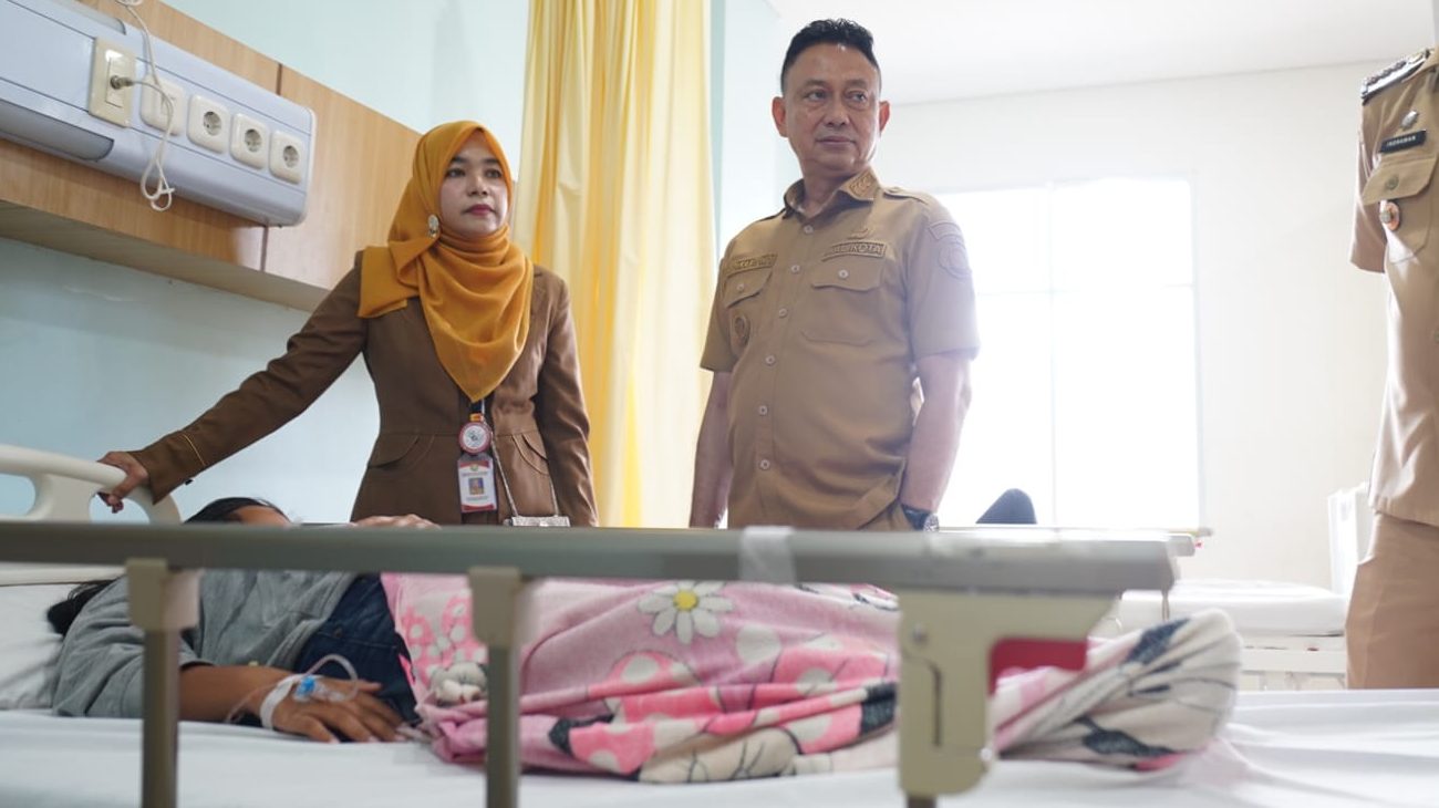 Wako Edi Jenguk 56 Warga Diduga Alami Gejala Keracunan Makanan