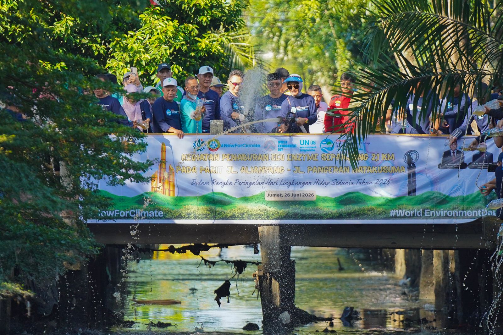 Pemkot Pontianak Gelar Penaburan Eco Enzyme Guna Jaga Kebersihan Parit