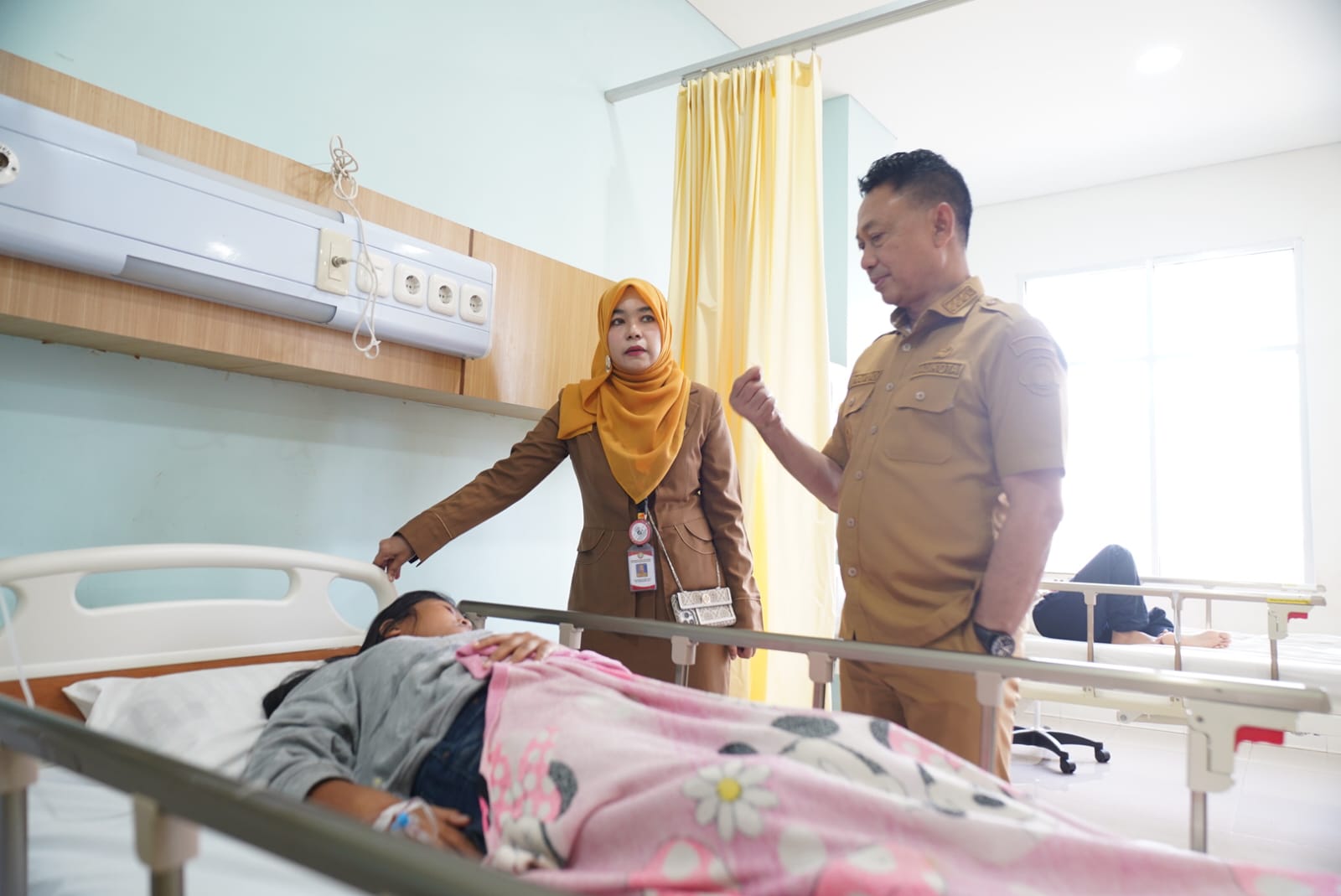 Tinjau Langsung Korban Keracunan Makanan Wali Kota Pontianak Pastikan Biaya Pengobatan Digratiskan
