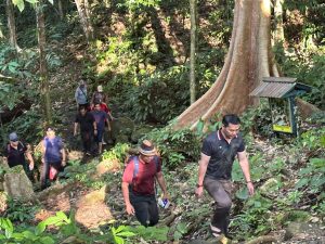 Potensi Destinasi Wisata Rohani Gurung Sepangin Kapuas Hulu