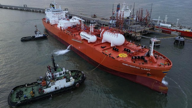 Iran Tutup Selat Hormuz Pascaserangan AS, Harga Minyak Dunia Lonjak Lebih dari US$2