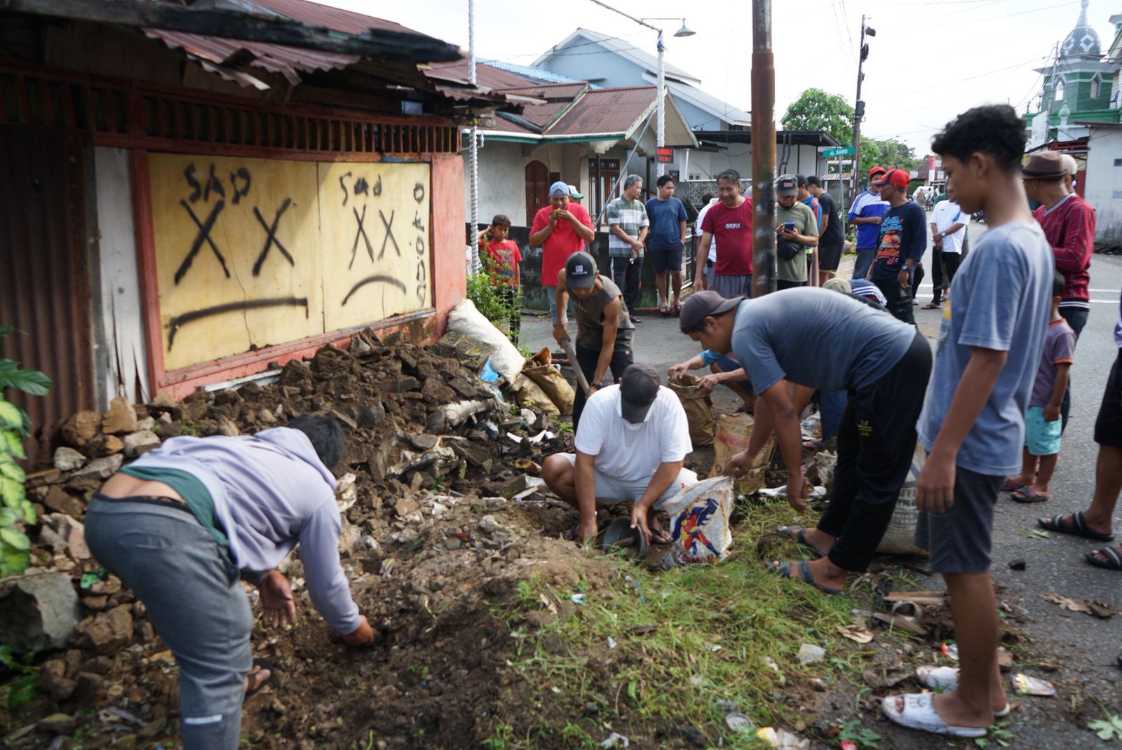Pimpin Gotong Royong, Wakil Wali Kota Ajak Warga Jaga Kebersihan Lingkungan Pontianak