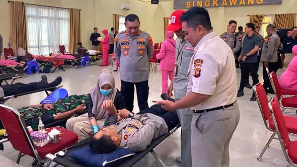 Sambut Hari Bhayangkara Ke-80 Polres Singkawang Gelar Aksi Donor Darah Bersama TNI
