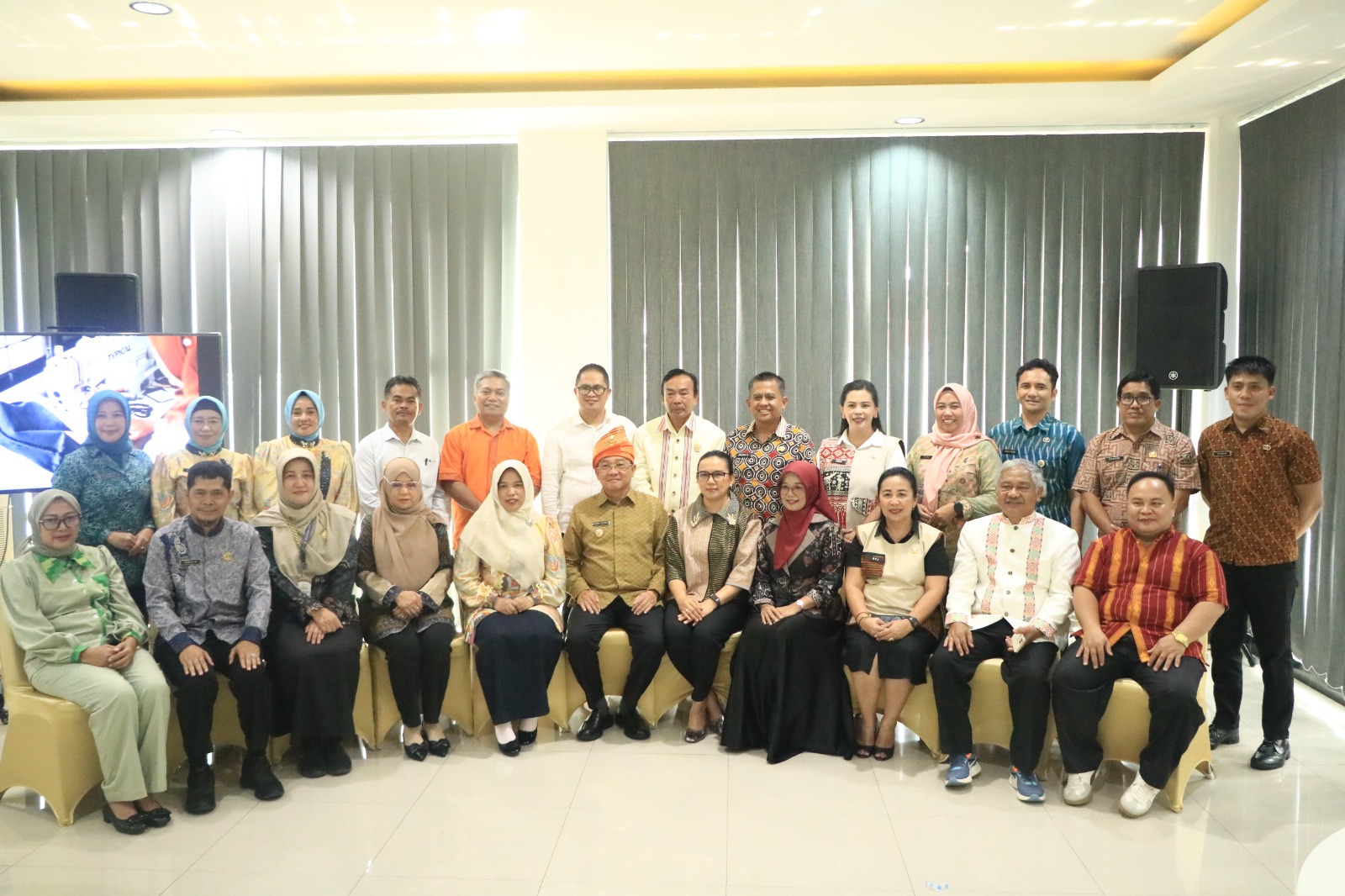 Dekranasda Toraja Utara Puji Inovasi Produk Kerajinan Lokal Saat Kunjungi UMKM Center Pontianak