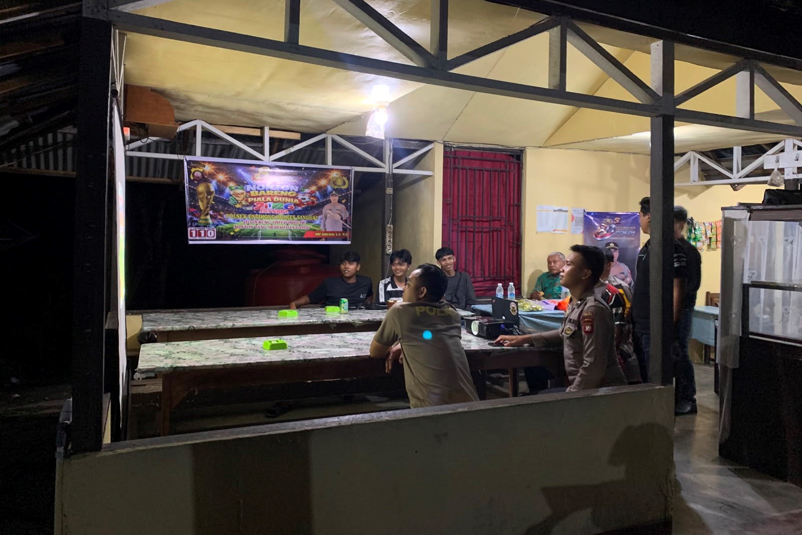 Polsek Entikong Gelar Nobar Piala Dunia 2026 Bersama Warga Perkuat Silaturahmi