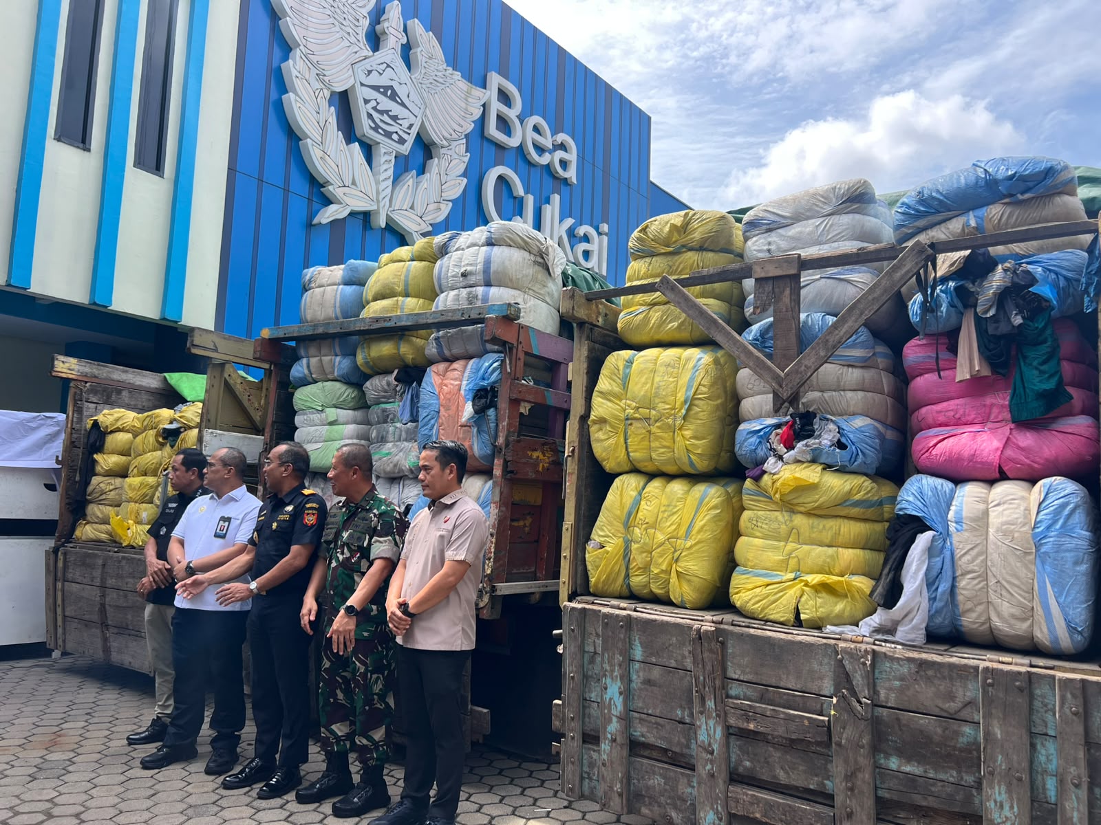 Balpres 43 Kontainer Tak Bertuan Jadi Sorotan, Siapa Pemilik Barang Senilai Rp37,5 Miliar?