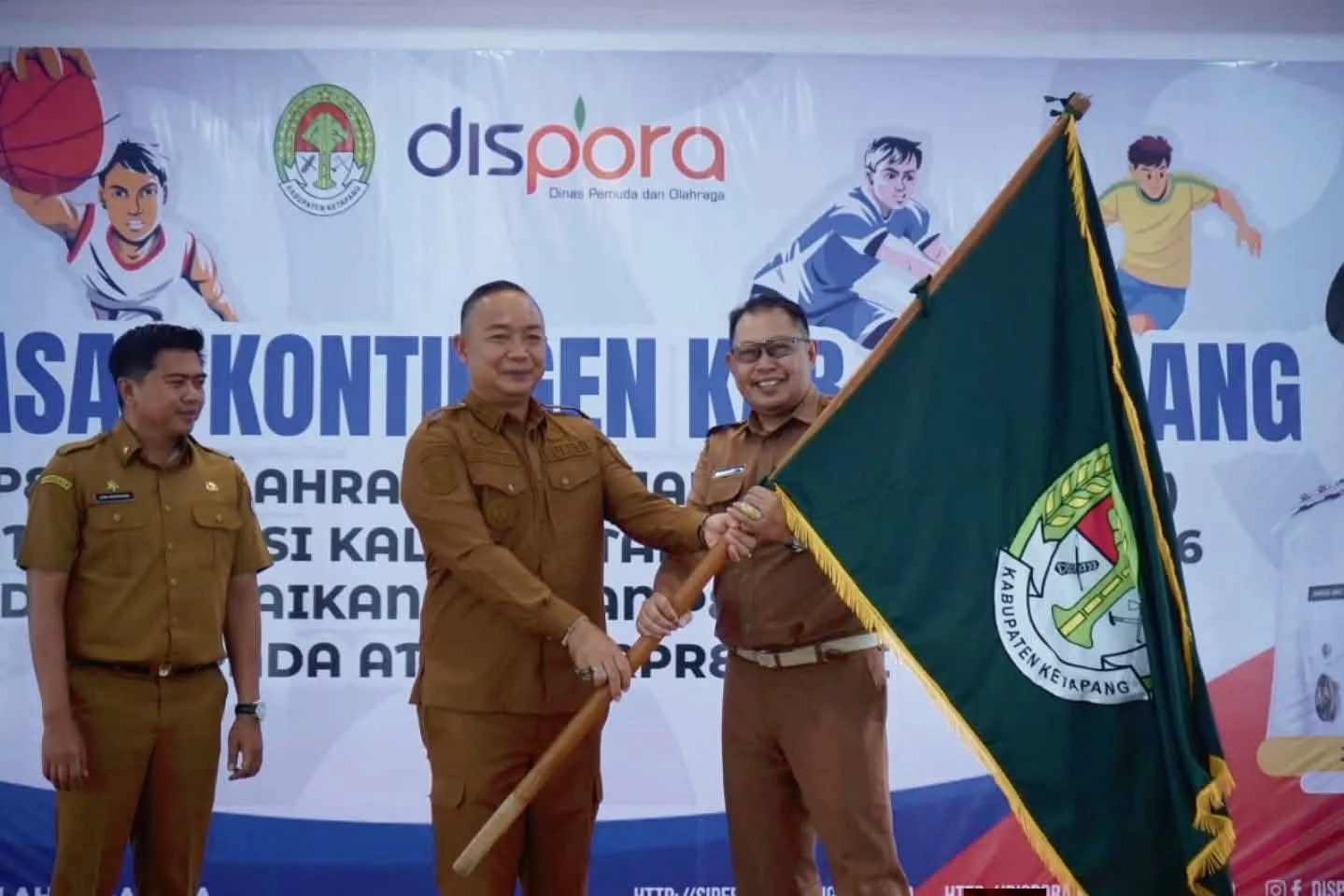 Serahkan Bonus Atlet Berprestasi Ketapang Bupati Ingatkan Generasi Muda Jauhi Narkoba