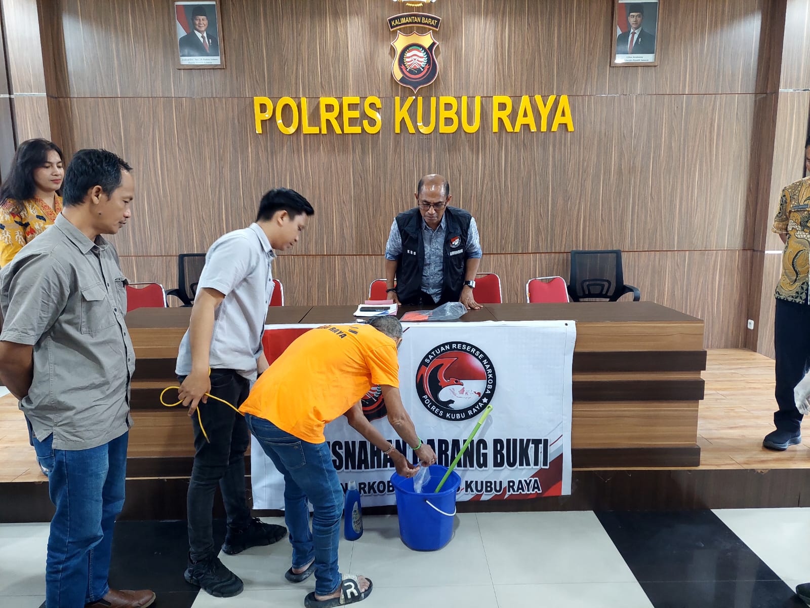 Polres Kubu Raya Lakukan Pemusnahan Barang Bukti Sabu Seberat 50 Gram Pakai Cairan Pembersih