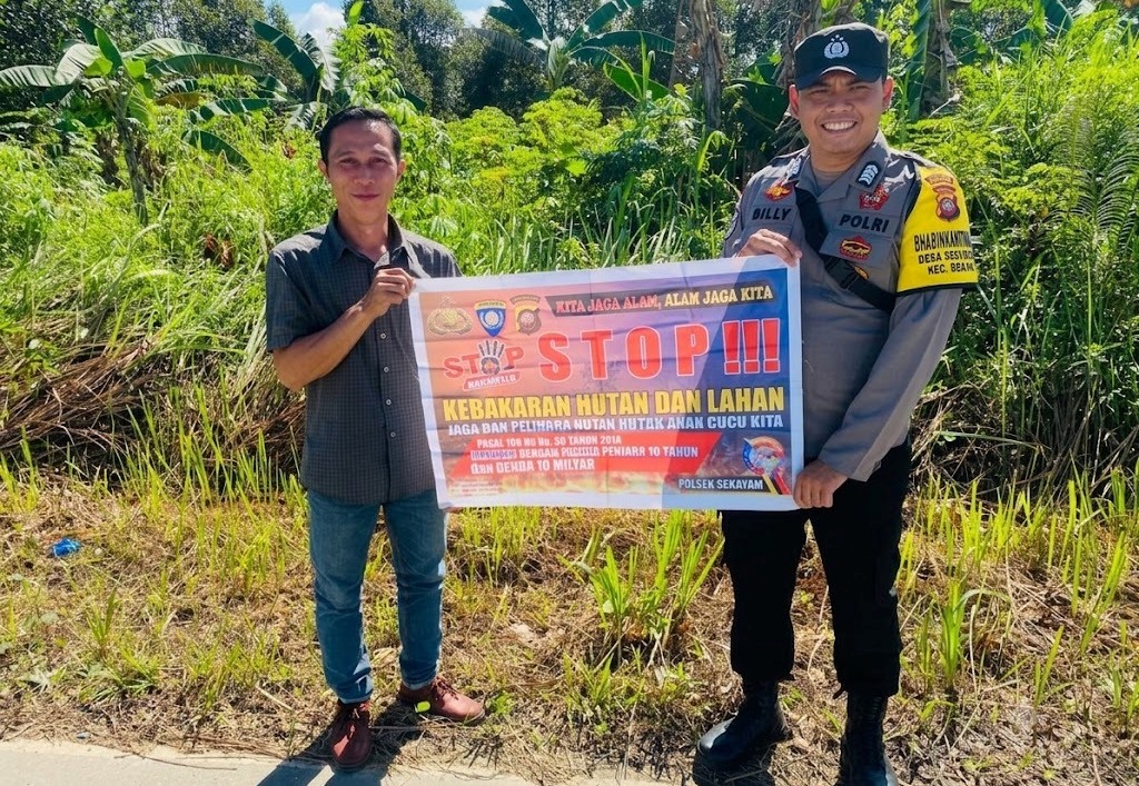 Gencarkan Sosialisasi Larangan Bakar Lahan Polsek Sekayam Edukasi Warga Desa Sei Tekam