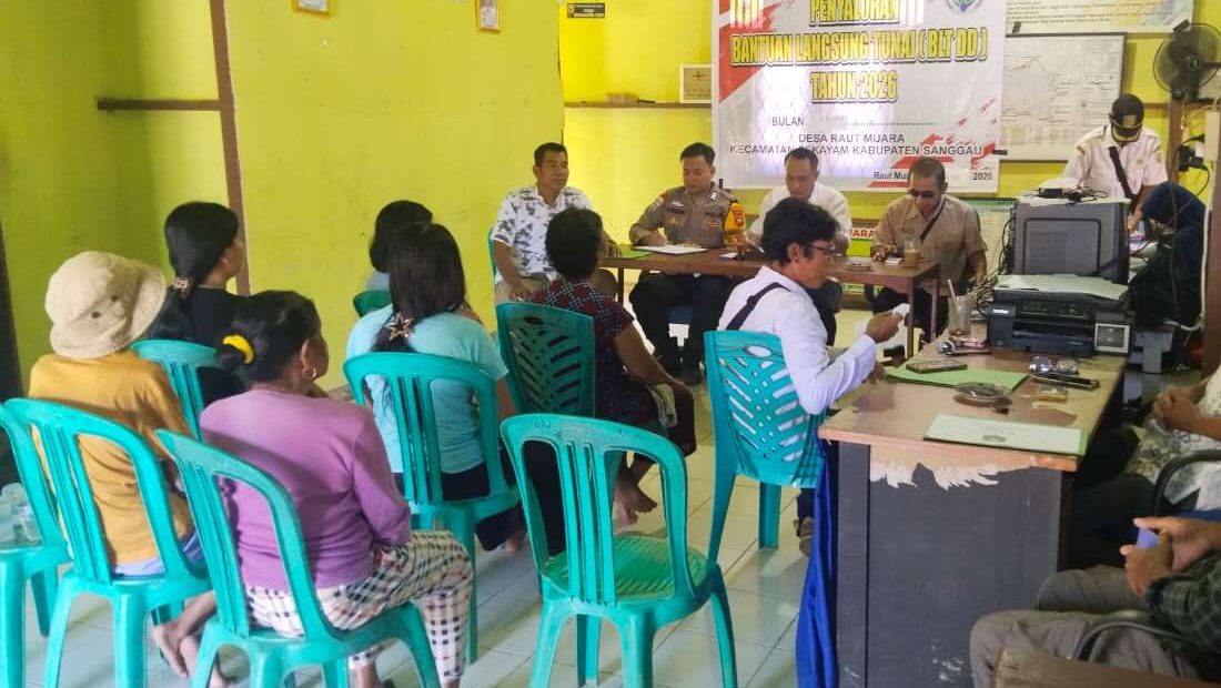 Pemdes Raut Muara Salurkan BLT Dana Desa Tahap Pertama Kepada Belasan Keluarga Kurang Mampu