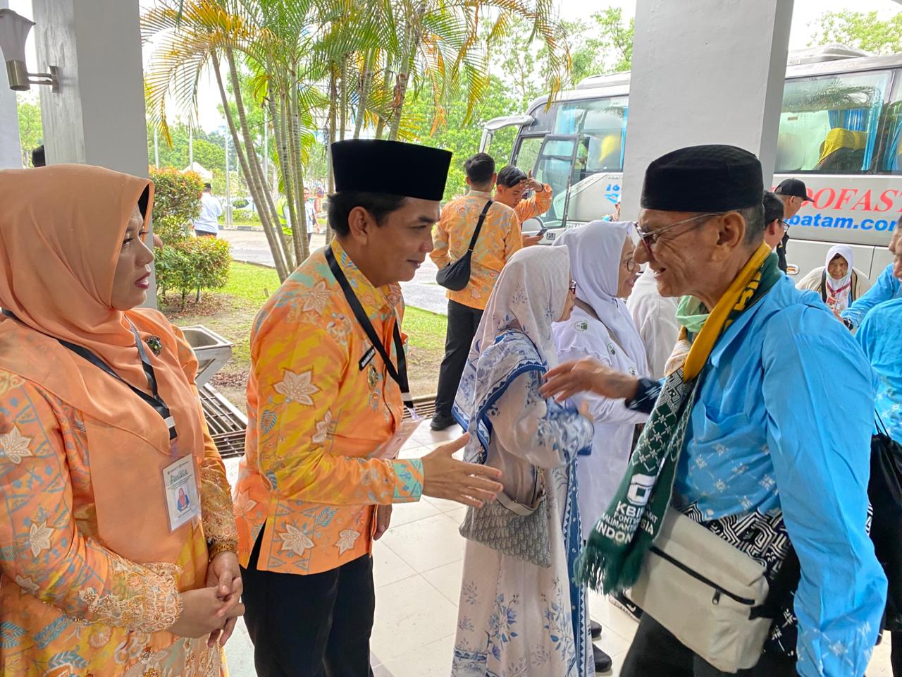 Wakil Wali Kota Sambut Kepulangan Jemaah Haji Pontianak di Embarkasi Batam