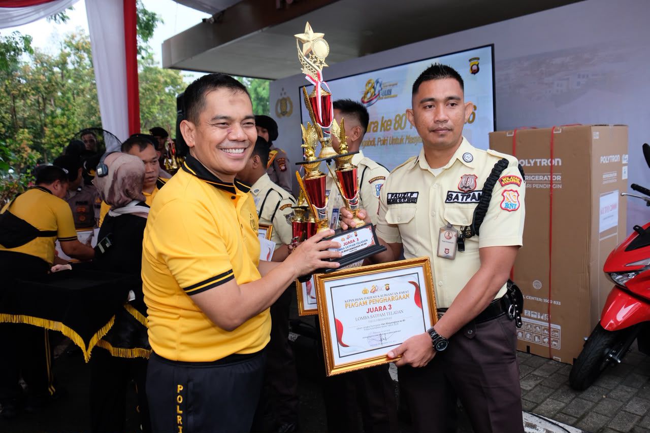 Aparat Berprestasi Terima Apresiasi Langsung dalam Puncak Penghargaan Hari Bhayangkara di Pontianak