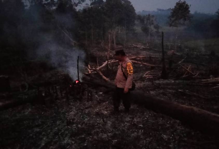 Polisi Cek Dua Titik Hotspot Lahan Pertanian Warga di Desa Kasro Mego Sanggau