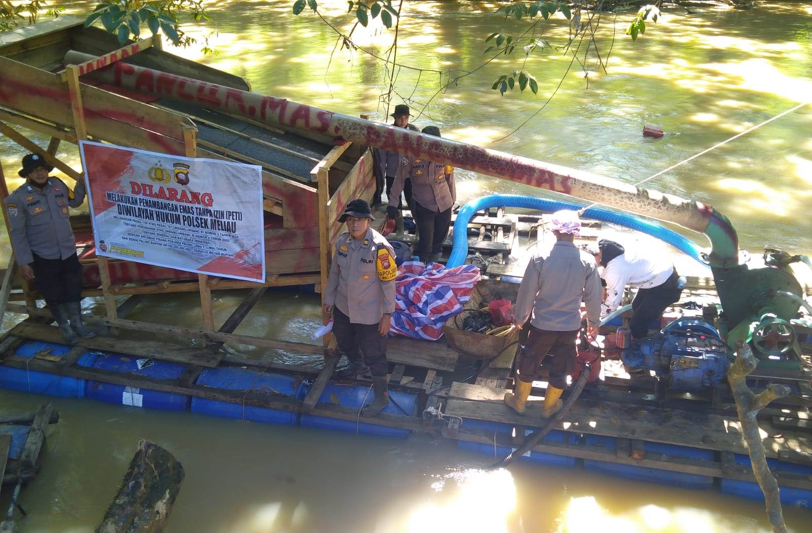 Polsek Meliau Temukan Belasan Mesin Dompeng Saat Gelar Razia Tambang Ilegal Tanpa Pekerja
