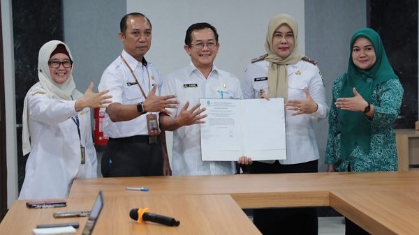 Atasi Masalah Sanitasi Bantaran Sungai Lewat Program STBM di Singkawang