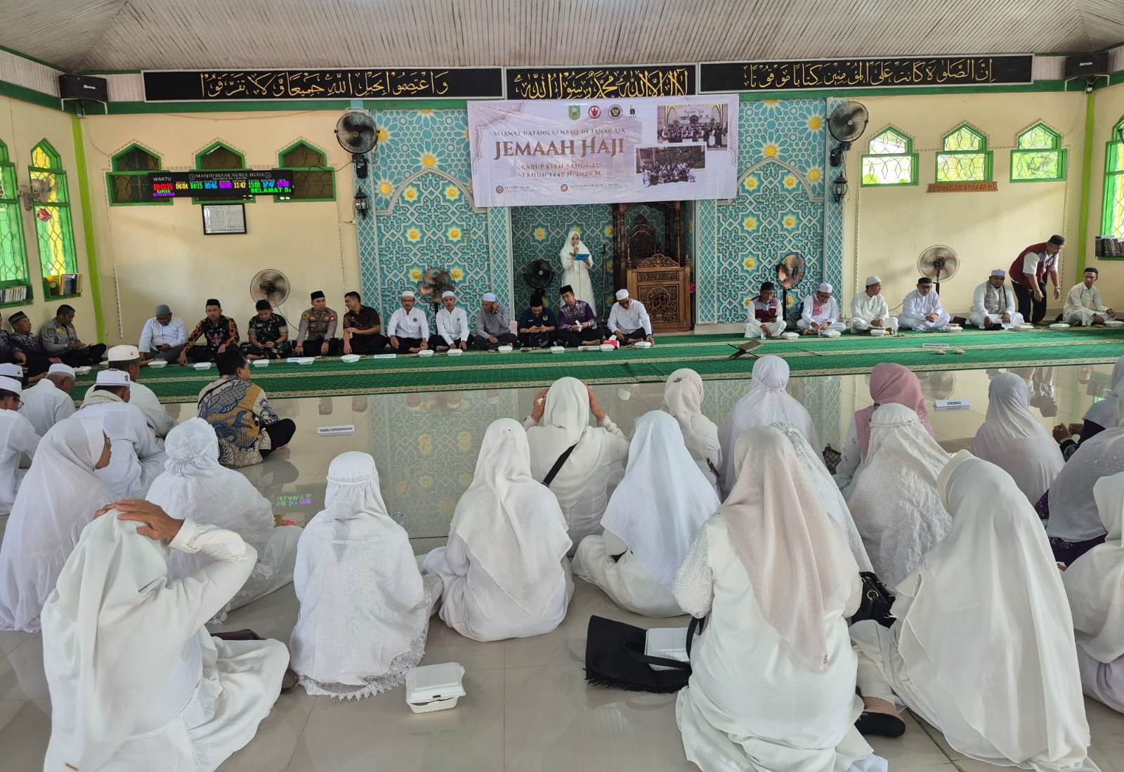 Suasana Haru Warnai Penyambutan Jemaah Haji Sanggau di Tayan Hilir