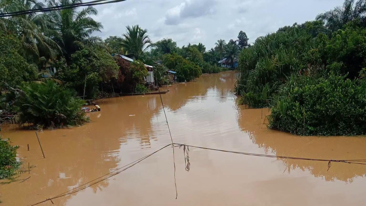 Warga Lubuk Lagak Resah Akibat Air Sungai Keruh di Sambas