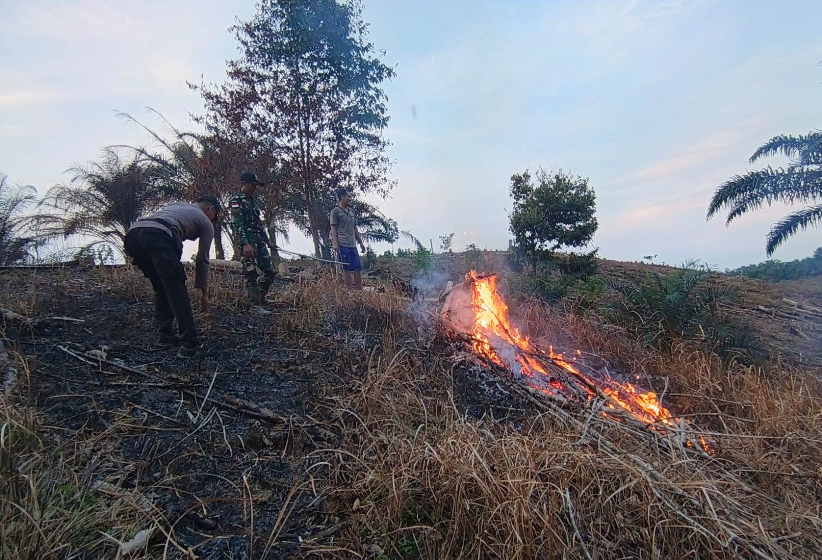Polsek Beduai Gerak Cepat Verifikasi Dua Titik Hotspot Cegah Karhutla di Sanggau