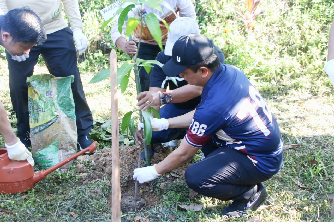 Wakil Wali Kota Bahasan Ajak Warga Pontianak Terapkan Gerakan Satu Pohon Satu Rumah Untuk Atasi Perubahan Iklim