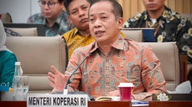 Perluas Sektor Strategis, Menkop Ferry Juliantono Laporkan Rencana Peresmian PLTS dan Pabrik CPO Milik Koperasi