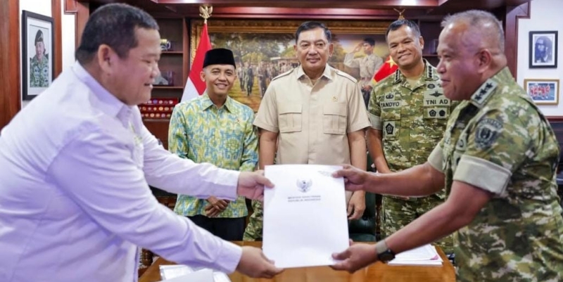 Kemenhut Serahkan Persetujuan Lahan 961 Hektare untuk Pembangunan 17 Yonif Teritorial TNI AD